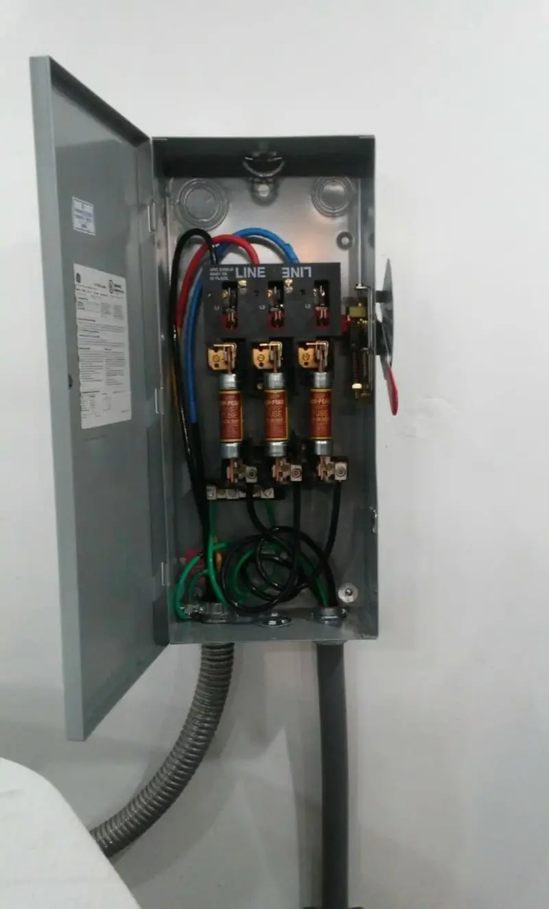 Three-phase disconnect switch installed for Smoke Detector Installation in Selmer